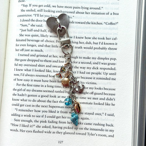 Beach Reads Charm